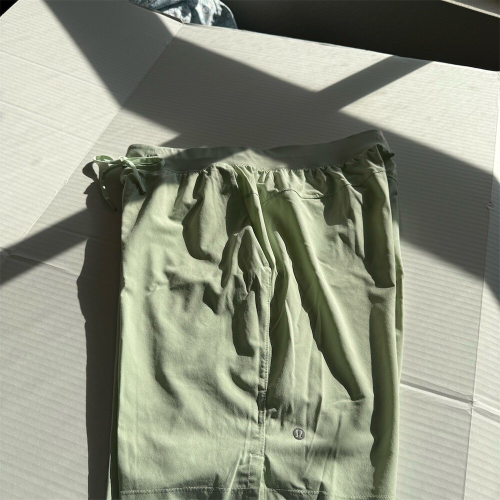 Lululemon Men's Swim Shorts Green Linerless Drawstring Waist Pockets